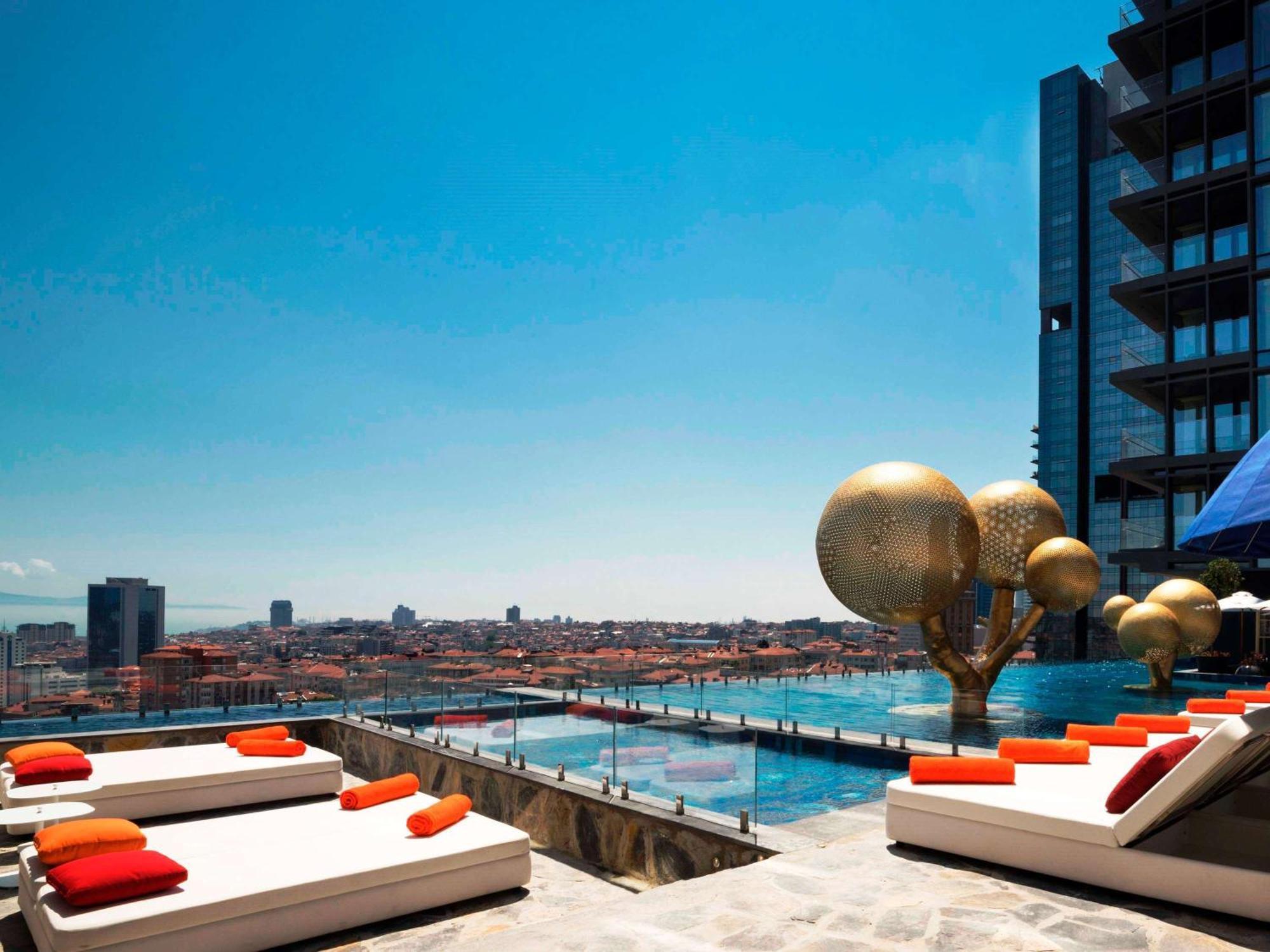 Fairmont Quasar Hotel